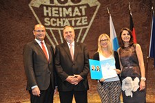 Heimatminister Albert Füracker und Kunstministerin Prof. Dr. med. Marion Kiechle prämieren 100 Heimatschätze
